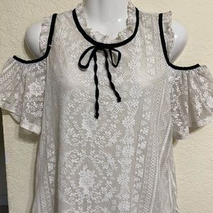 3 x $20 OR 2 x $15 - Cute laced shirt